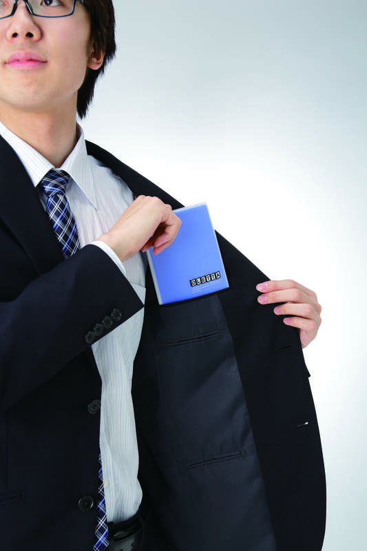 With Oletta, you can fold your A4 documents and carry them neatly, protected from tears and creases